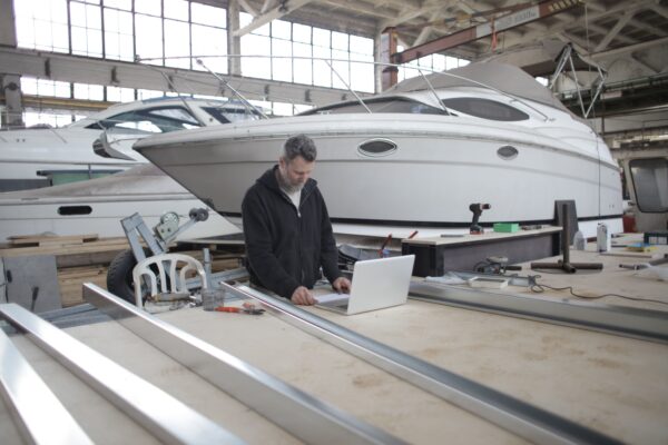 Fractional CFO for Boat Builders: WIP, Deposits and Delivery Timing
